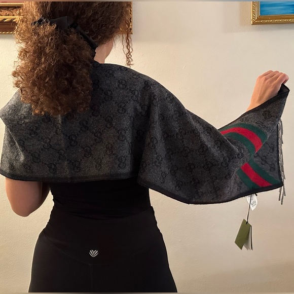 UNISEX GUCCI SCARF / NEW WITH TAG - Picture 5 of 9